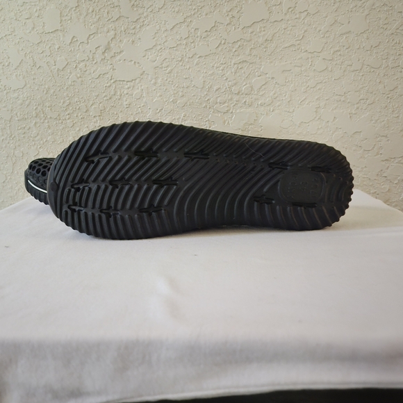 Amoji Unisex Clogs - Picture 5 of 7